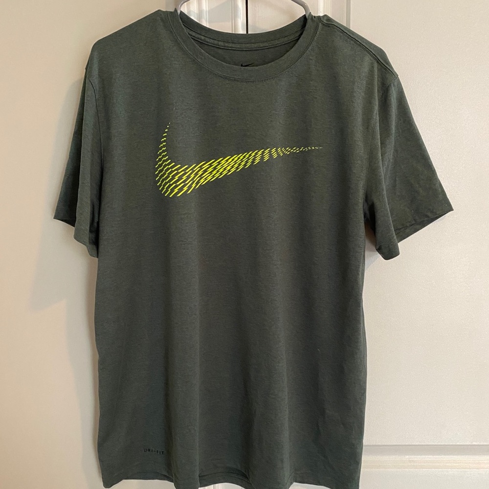 Men’s Nike dri fit shirt